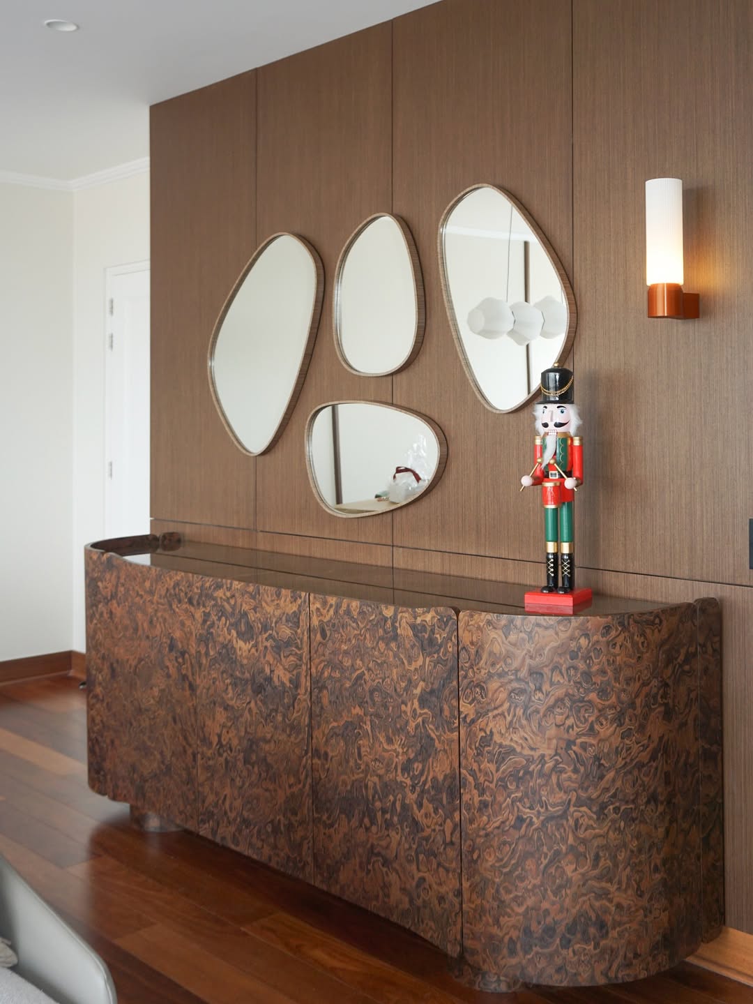 Linea Wall Light